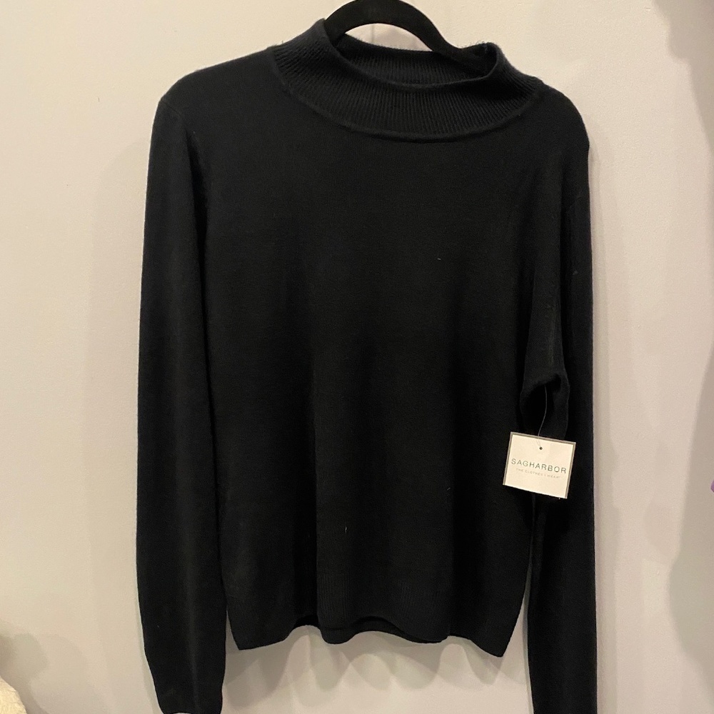 Sag Harbor Black Crewneck Sweater